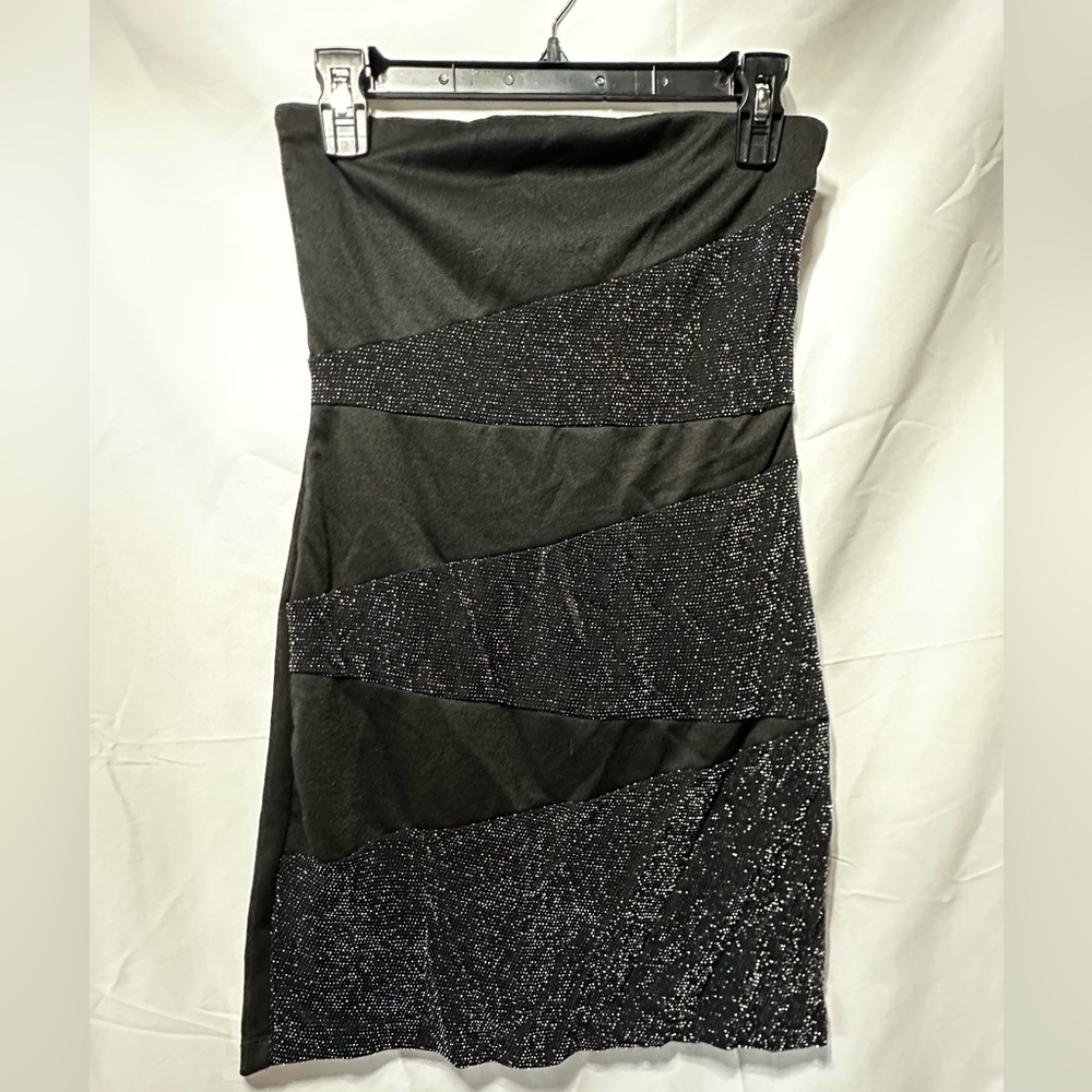 Forever 21 woman’s black strapless mini dress
